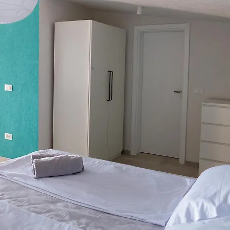 Apartment By The Sea *