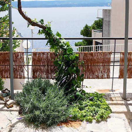By The Sea Apartment *