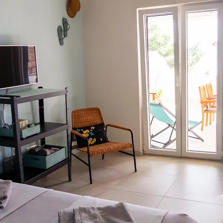 By The Sea Apartment *